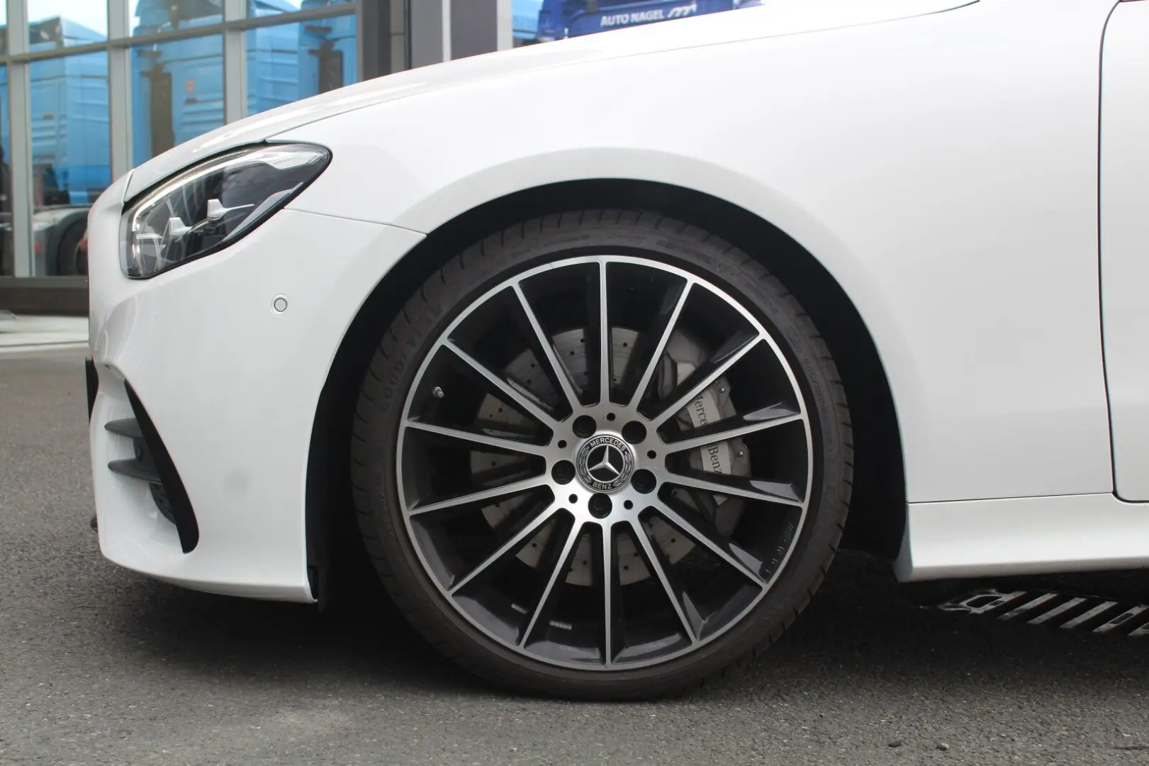 E 300 Coupé AMG +NIGHT+PANO+KAMERA+LED+NAVI+DAB+