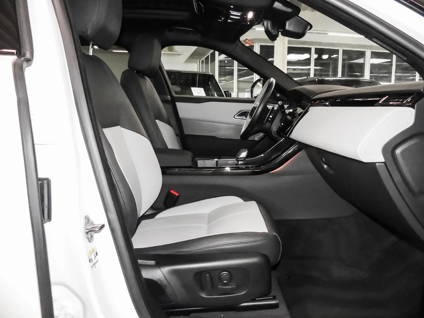 Range Rover Velar R-Dynamic SE D200 LEASING