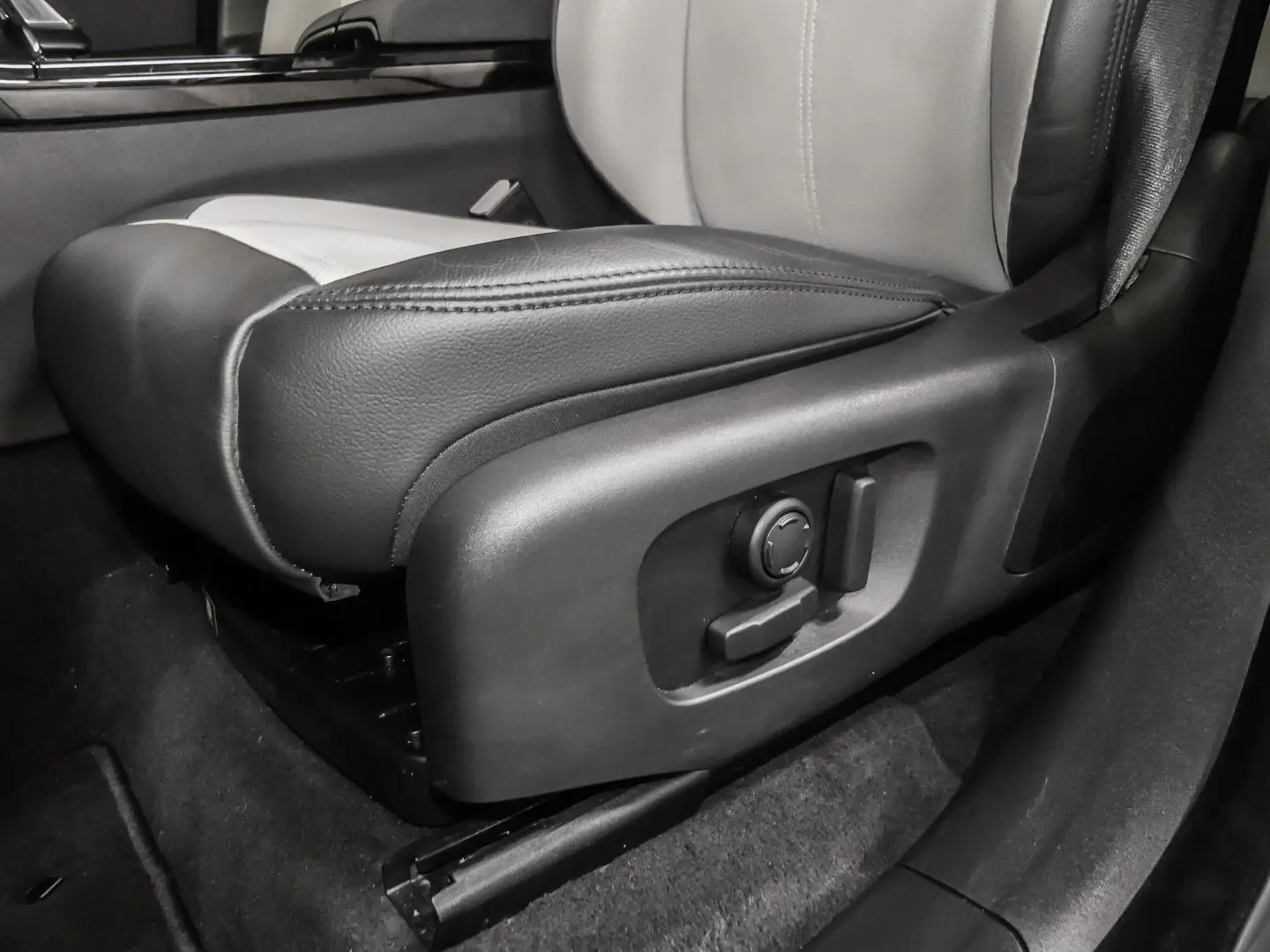 Range Rover Velar R-Dynamic SE D200 LEASING