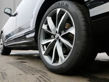 Q7 50 TDI quattro S line  Matrix