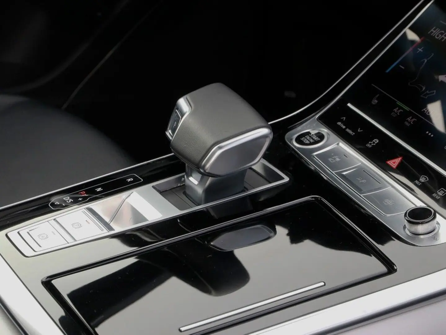 Q7 50 TDI quattro S line  Matrix