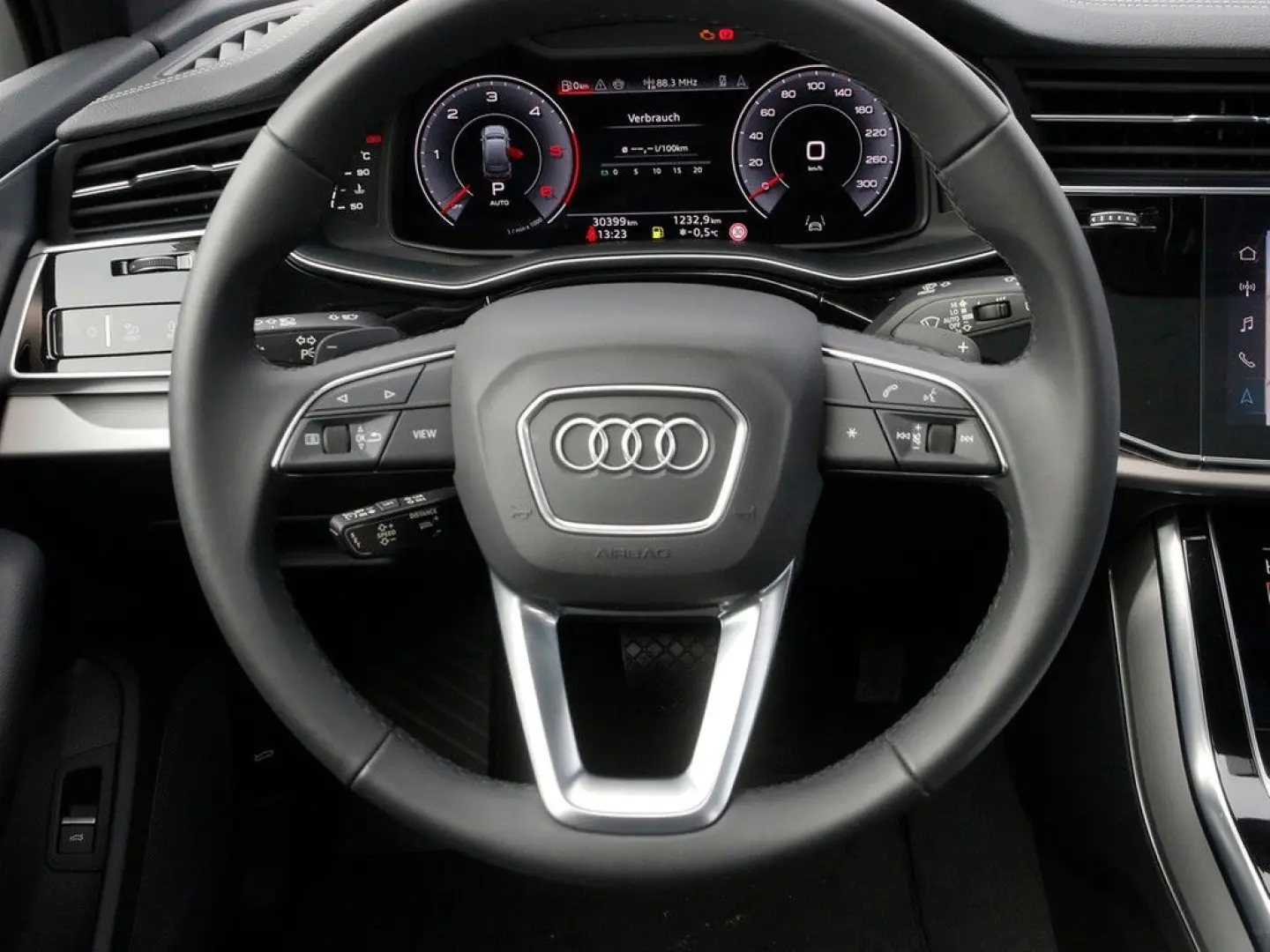 Q7 50 TDI quattro S line  Matrix