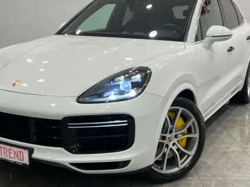 PORSCHE Cayenne Turbo +SPORT CHRONO+PANO+LEASING