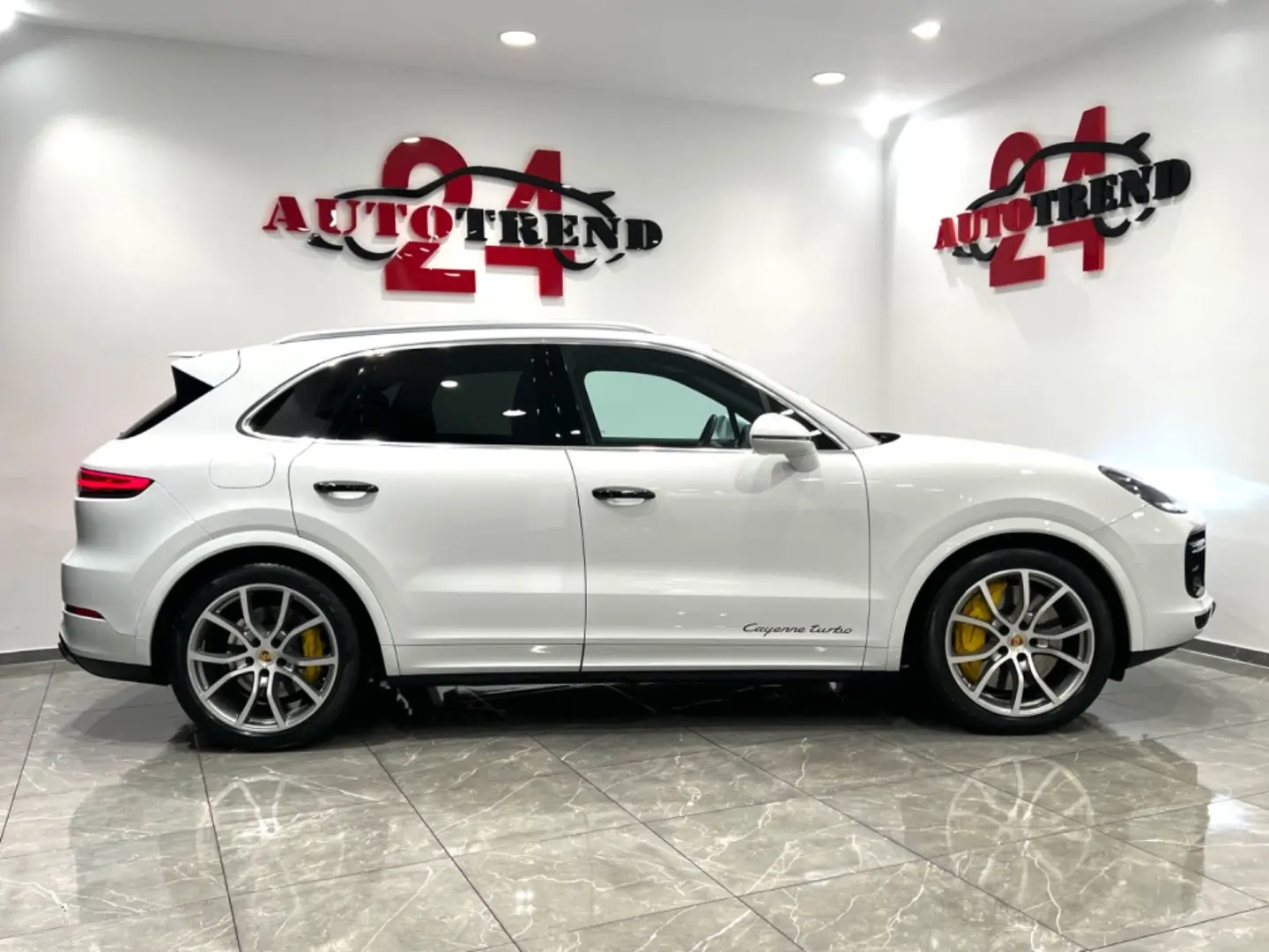 PORSCHE Cayenne Turbo +SPORT CHRONO+PANO+LEASING