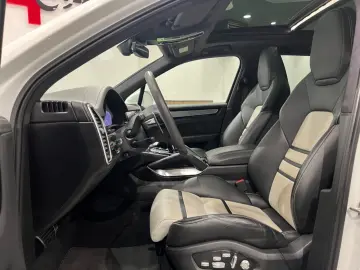 PORSCHE Cayenne Turbo +SPORT CHRONO+PANO+LEASING