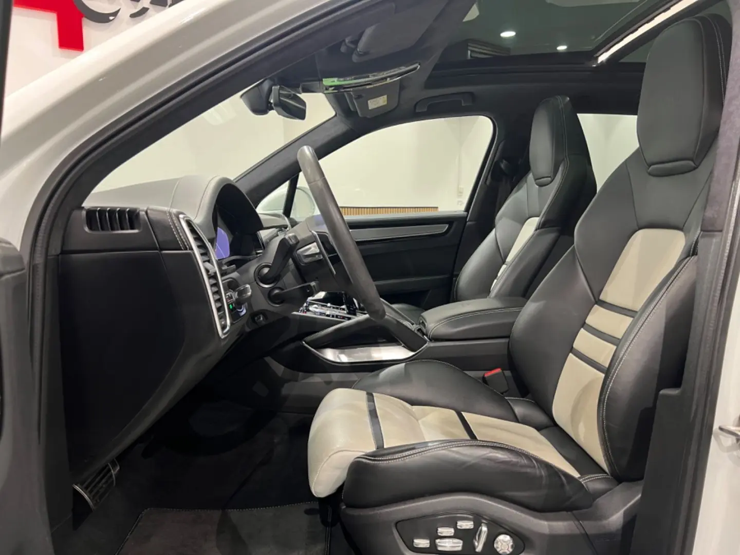 PORSCHE Cayenne Turbo +SPORT CHRONO+PANO+LEASING