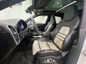 PORSCHE Cayenne Turbo +SPORT CHRONO+PANO+LEASING