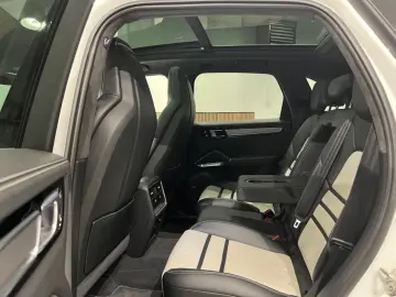 PORSCHE Cayenne Turbo +SPORT CHRONO+PANO+LEASING