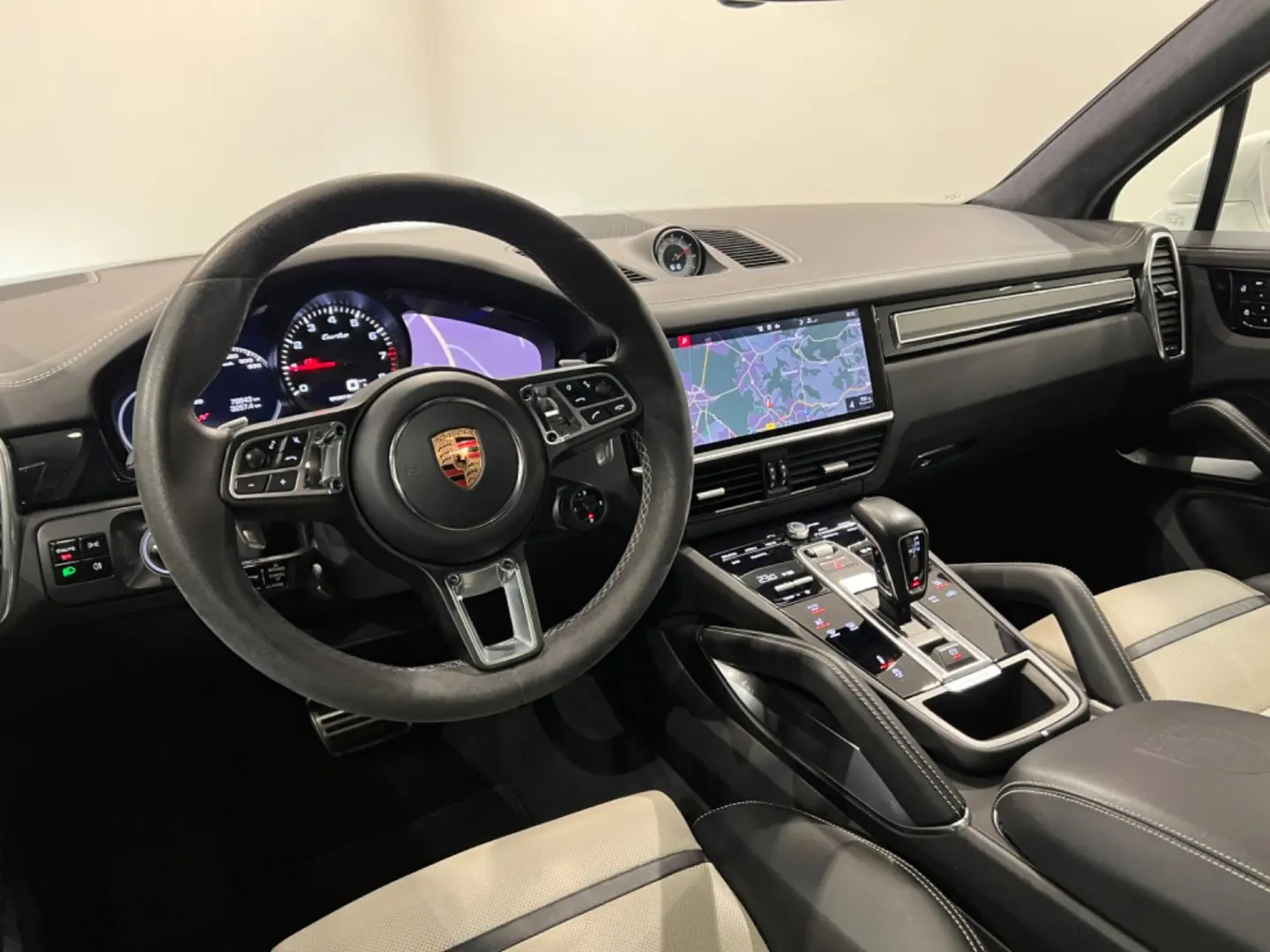 PORSCHE Cayenne Turbo +SPORT CHRONO+PANO+LEASING