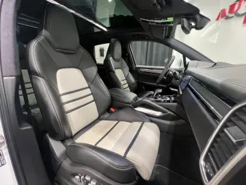 PORSCHE Cayenne Turbo +SPORT CHRONO+PANO+LEASING