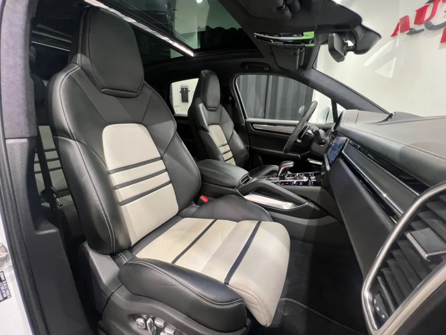 PORSCHE Cayenne Turbo +SPORT CHRONO+PANO+LEASING