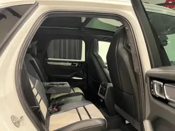 PORSCHE Cayenne Turbo +SPORT CHRONO+PANO+LEASING