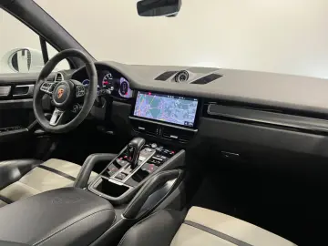 PORSCHE Cayenne Turbo +SPORT CHRONO+PANO+LEASING