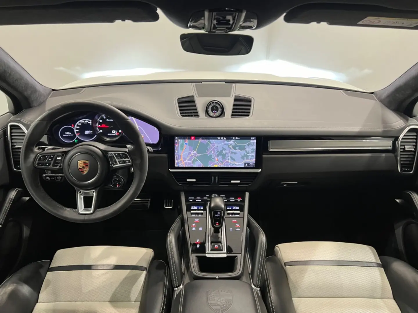 PORSCHE Cayenne Turbo +SPORT CHRONO+PANO+LEASING