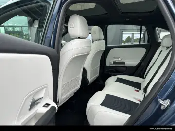 MERCEDES BENZ GLA 200 Style/Panorama/LED/LEASING