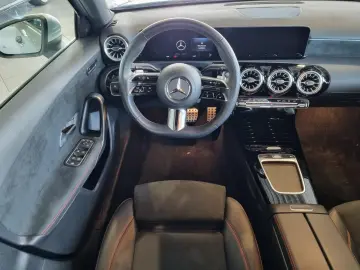 MERCEDES BENZ A 200 d +AMG+360+KEYLESS-LEASING