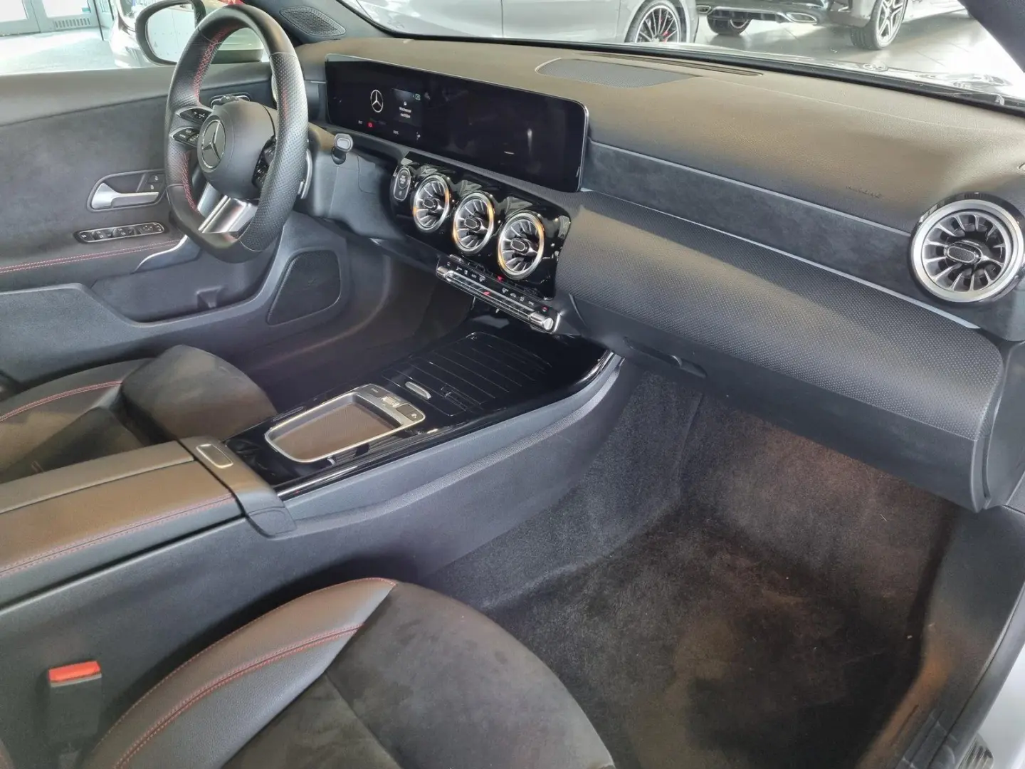 MERCEDES BENZ A 200 d +AMG+360+KEYLESS-LEASING