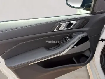 X5 M60i