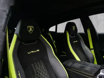 Urus Performante Verde Aiace Matt