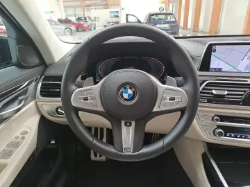 730d xDrive Limousine M Sport Standheizung AHK