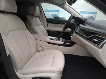 730d xDrive Limousine M Sport Standheizung AHK