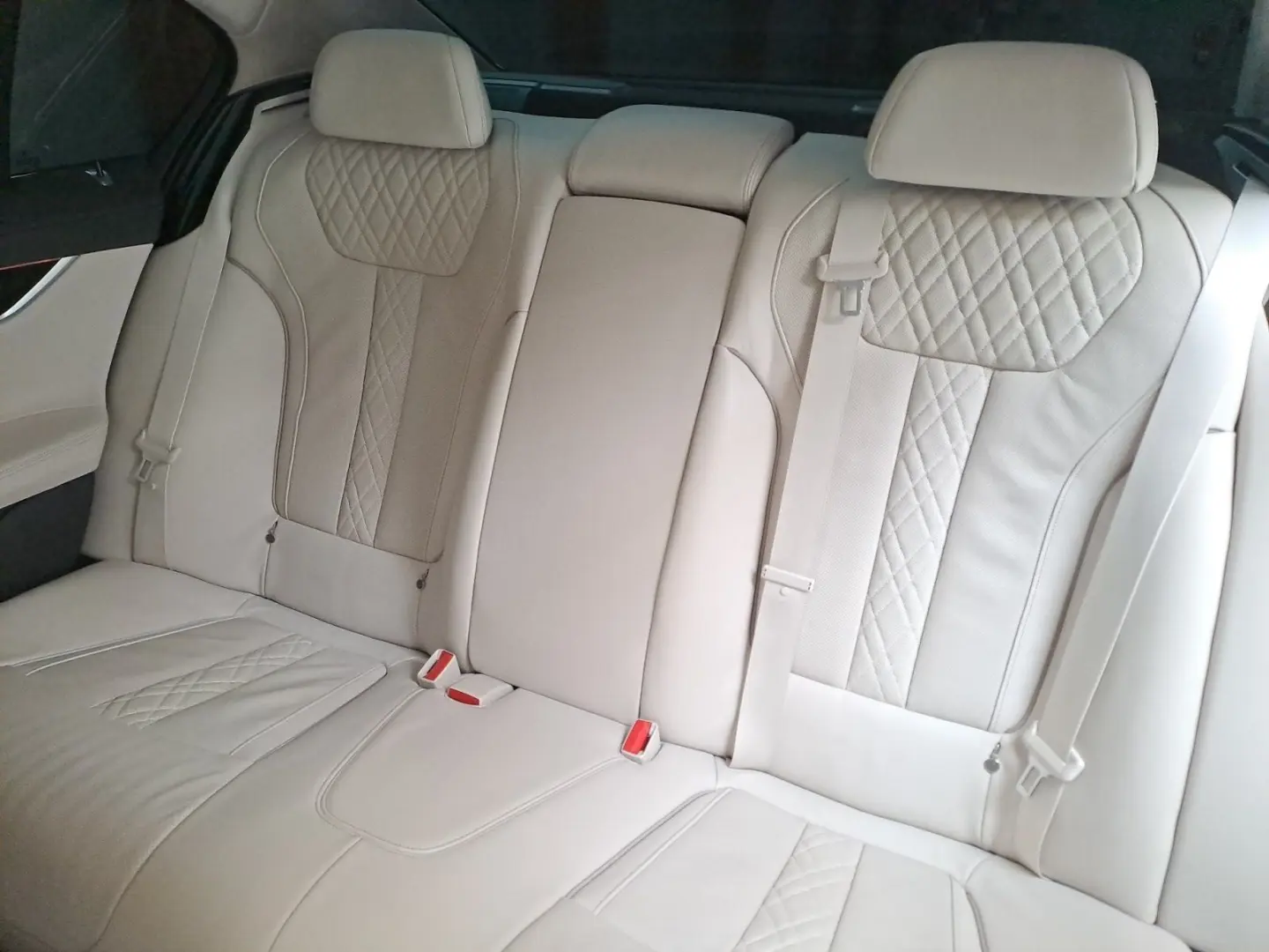 730d xDrive Limousine M Sport Standheizung AHK