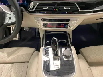 750d xDrive Limousine M Sport Standheizung AHK