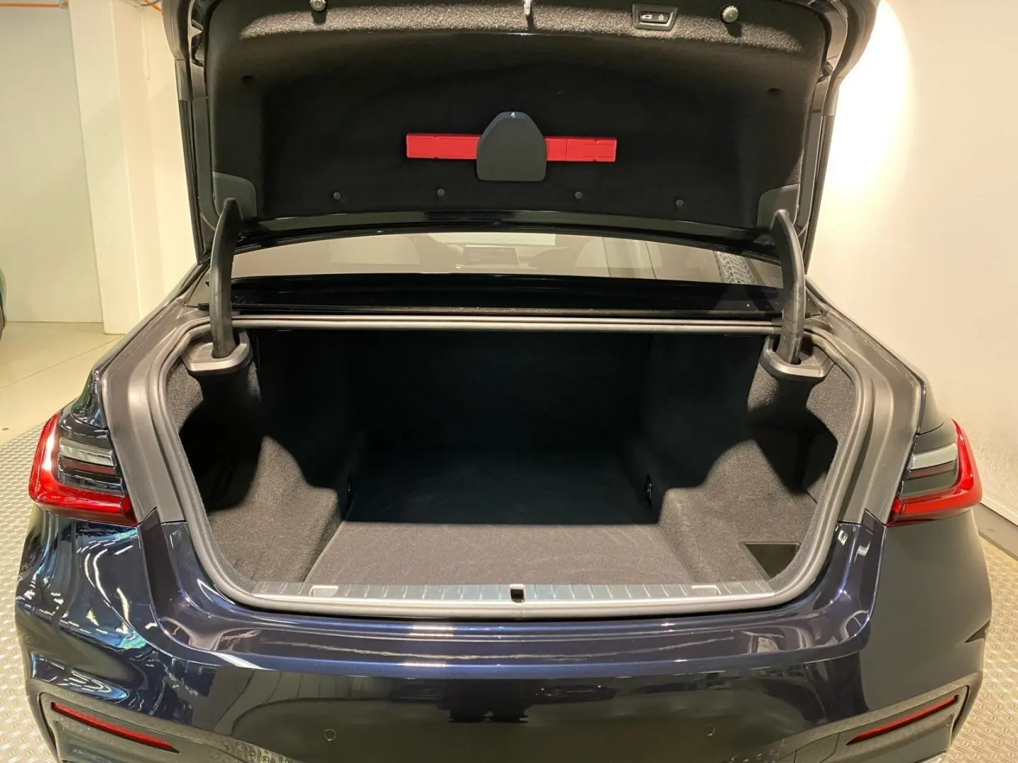 750d xDrive Limousine M Sport Standheizung AHK