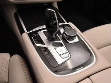 750Li xDrive - VOLL!!! B&W/LASER/AHK/TABLET/HUD