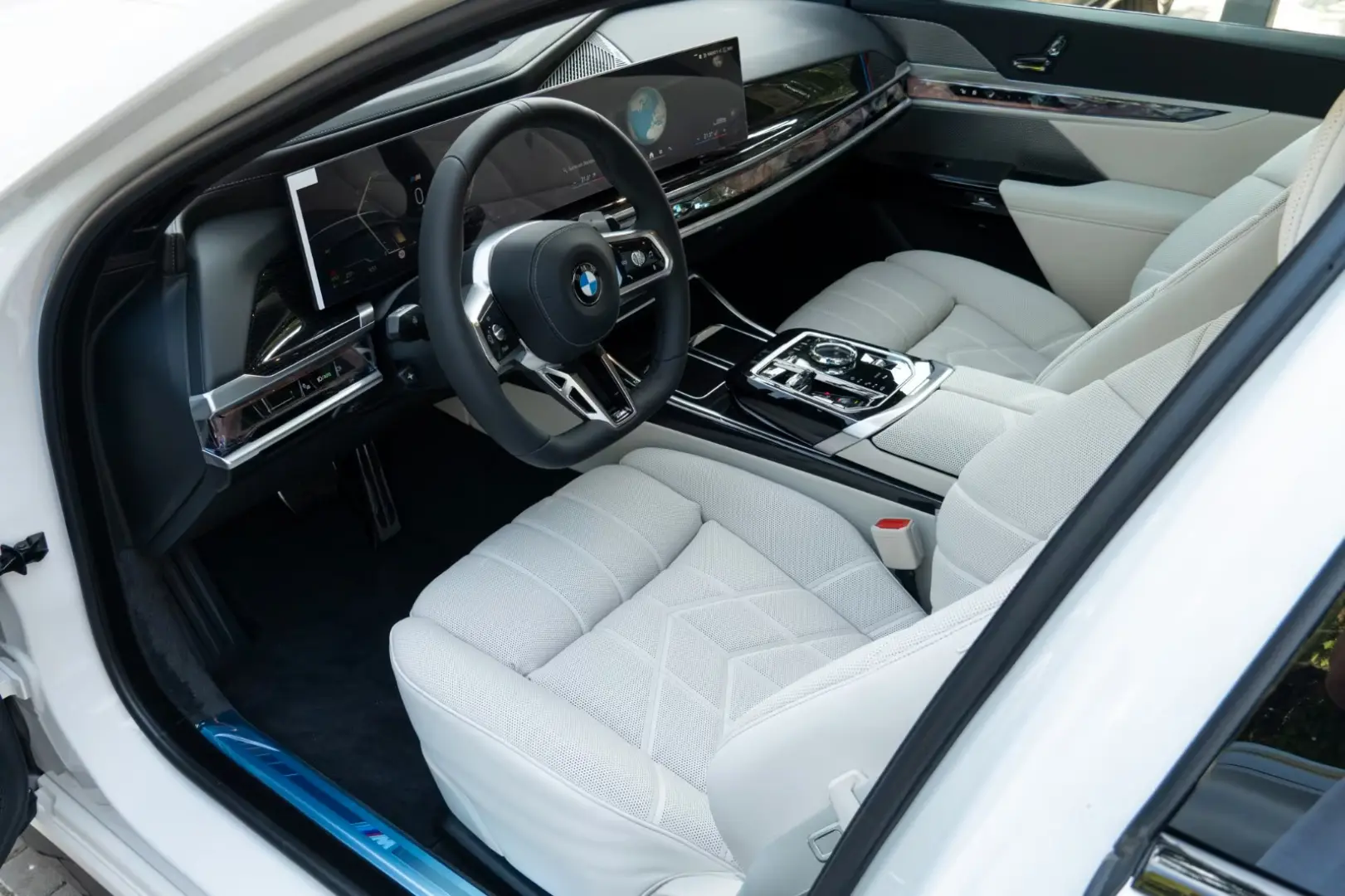 BMW 740 d xDrive M SPORT.SKY.LOUNGE.MASSAGE