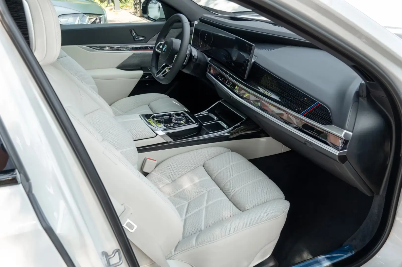 BMW 740 d xDrive M SPORT.SKY.LOUNGE.MASSAGE