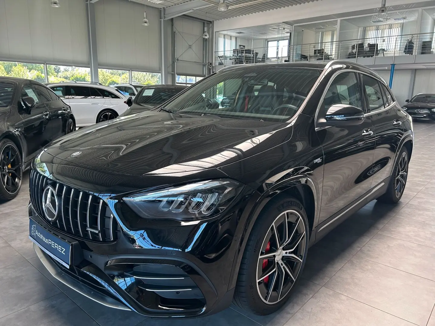 GLA 45 AMG S 4M+ DISTRONIC-AHK-PER.SITZ-PANORAMA