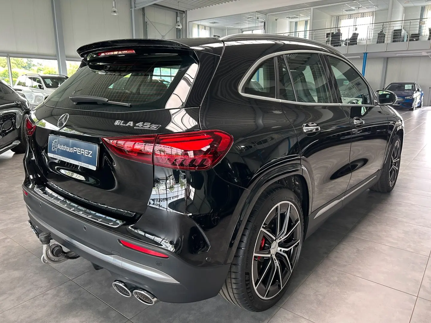 GLA 45 AMG S 4M+ DISTRONIC-AHK-PER.SITZ-PANORAMA