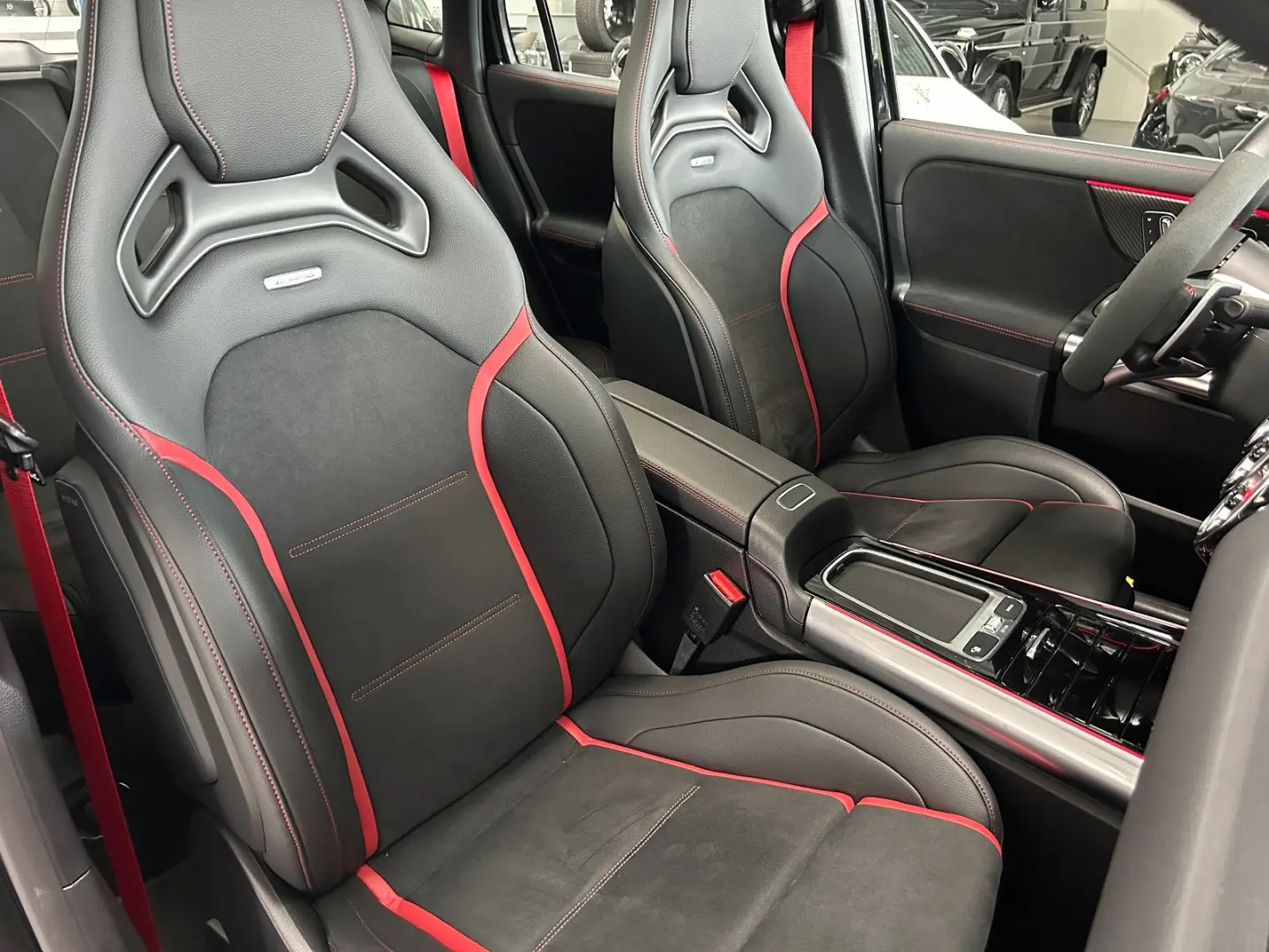 GLA 45 AMG S 4M+ DISTRONIC-AHK-PER.SITZ-PANORAMA