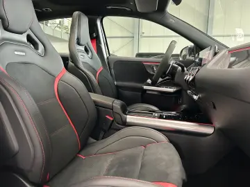 GLA 45 AMG S 4M+ DISTRONIC-AHK-PER.SITZ-PANORAMA