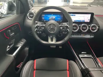 GLA 45 AMG S 4M+ DISTRONIC-AHK-PER.SITZ-PANORAMA