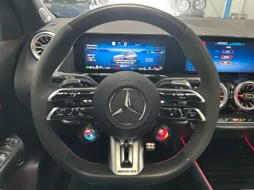 GLA 45 AMG S 4M+ DISTRONIC-AHK-PER.SITZ-PANORAMA