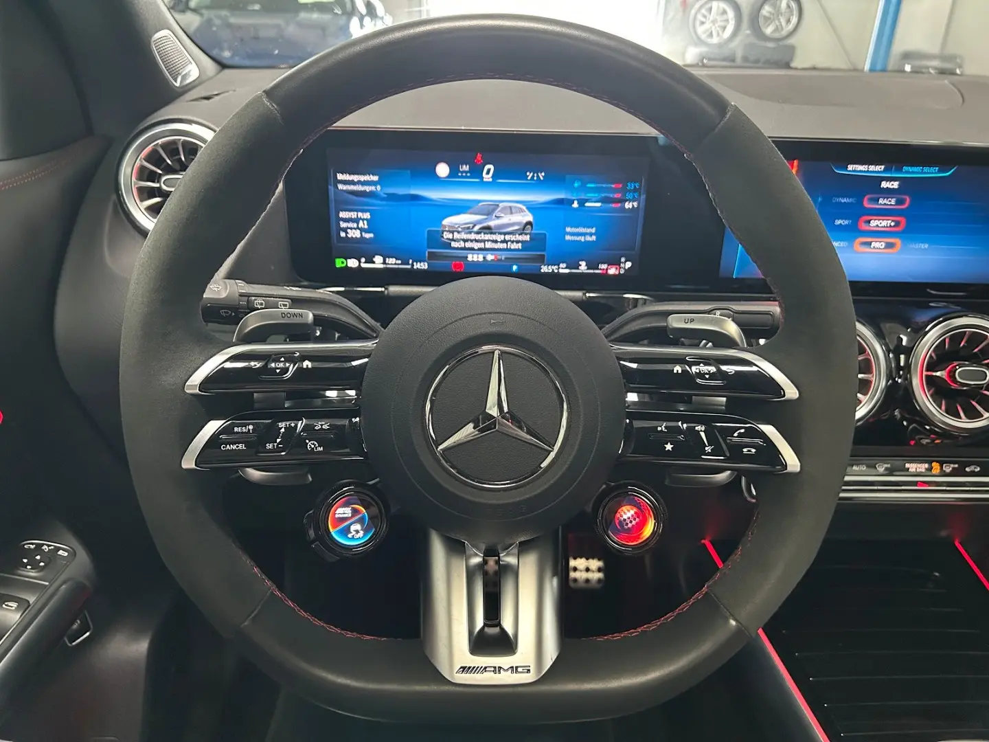 GLA 45 AMG S 4M+ DISTRONIC-AHK-PER.SITZ-PANORAMA