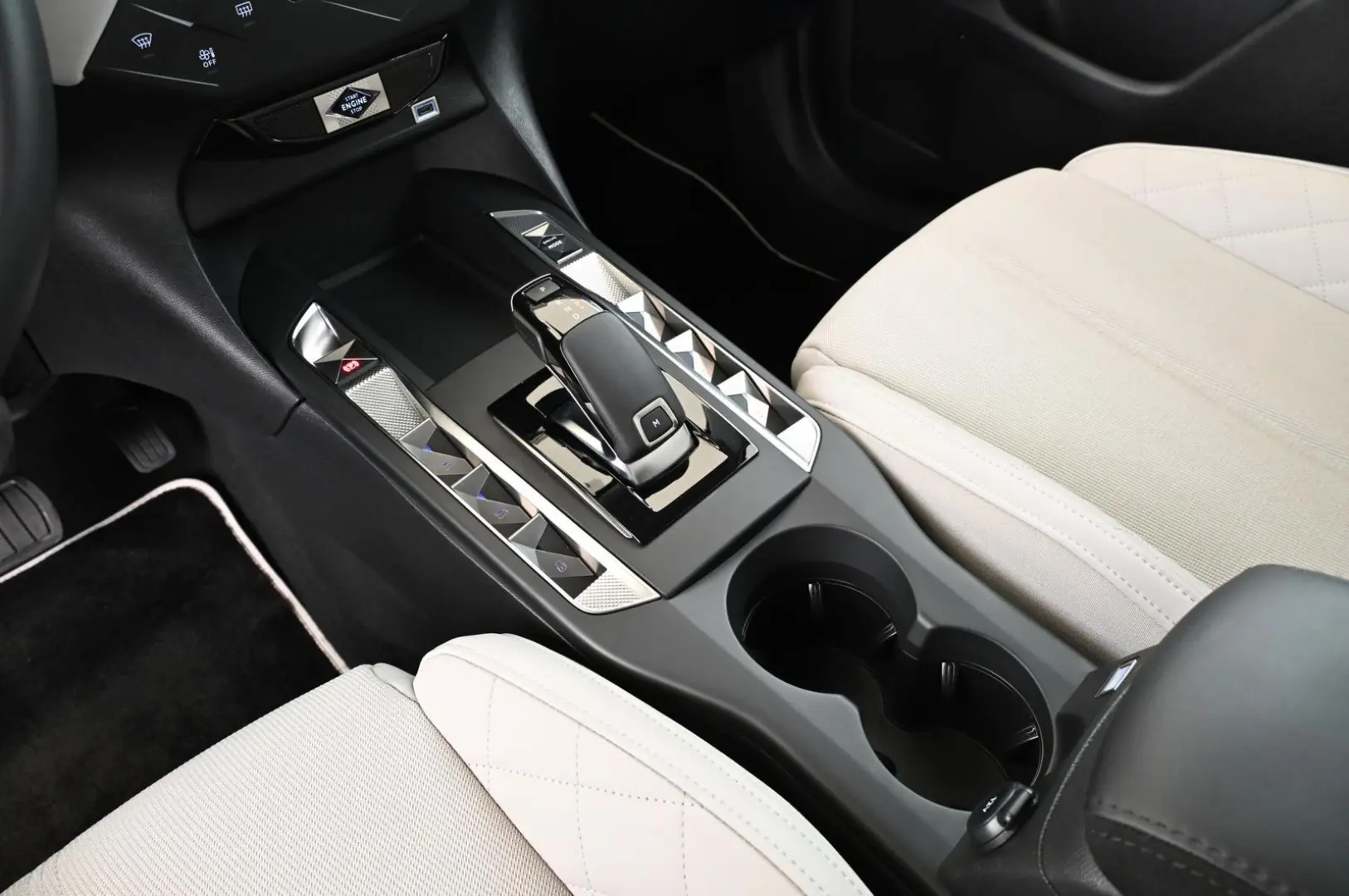 DS3 1.2 PT EAT8 Esprit de Voyage NEW 38.000 EUR