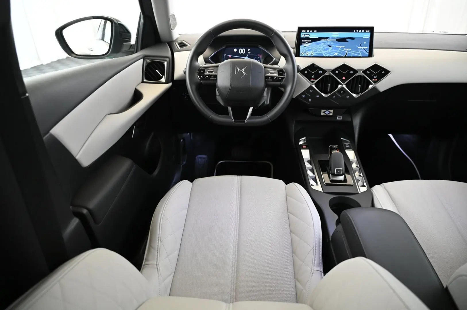DS3 1.2 PT EAT8 Esprit de Voyage NEW 38.000 EUR