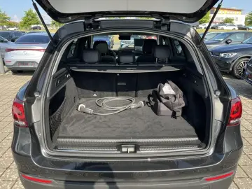 GLC 300de 4M AMG+AHK+MULTIB+PANO+KAM+TOTWINKEL