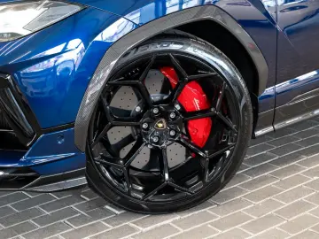Urus Performante|FULL CARBON|AKRAPOVIC|B&O|VOLL