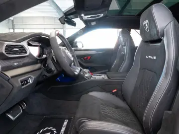 Urus Performante|FULL CARBON|AKRAPOVIC|B&O|VOLL
