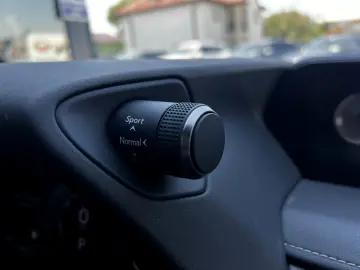 Lexus UX 2.0 Hibrid 2020