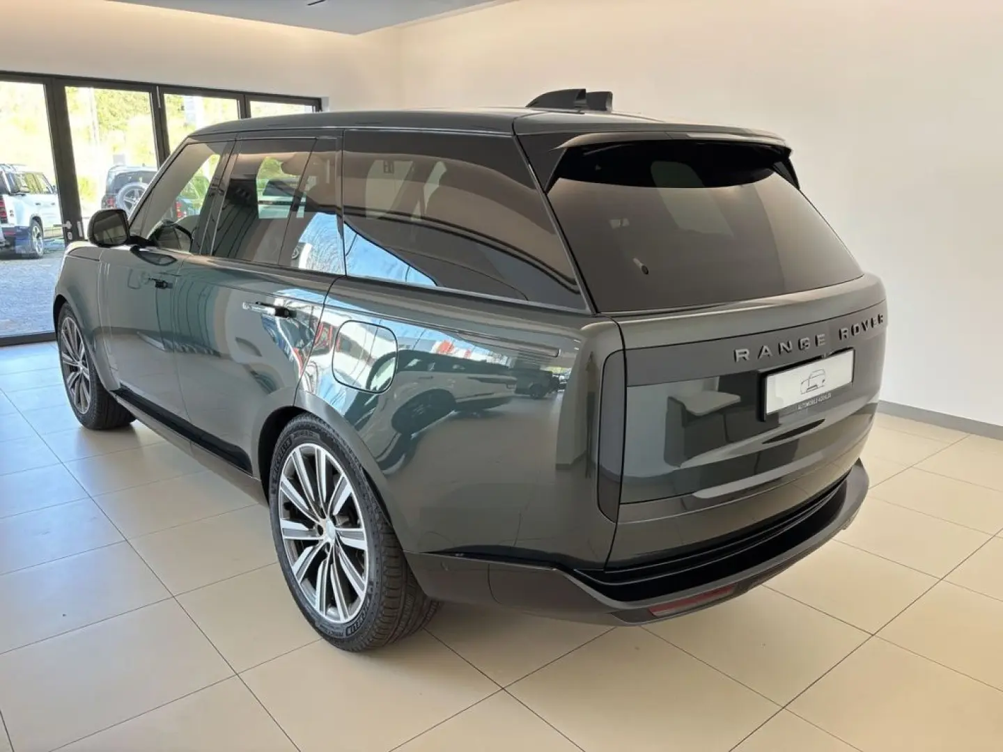 Land Rover Range Rover P460e HSE 22''LM PANO AHK BLACK-PACK