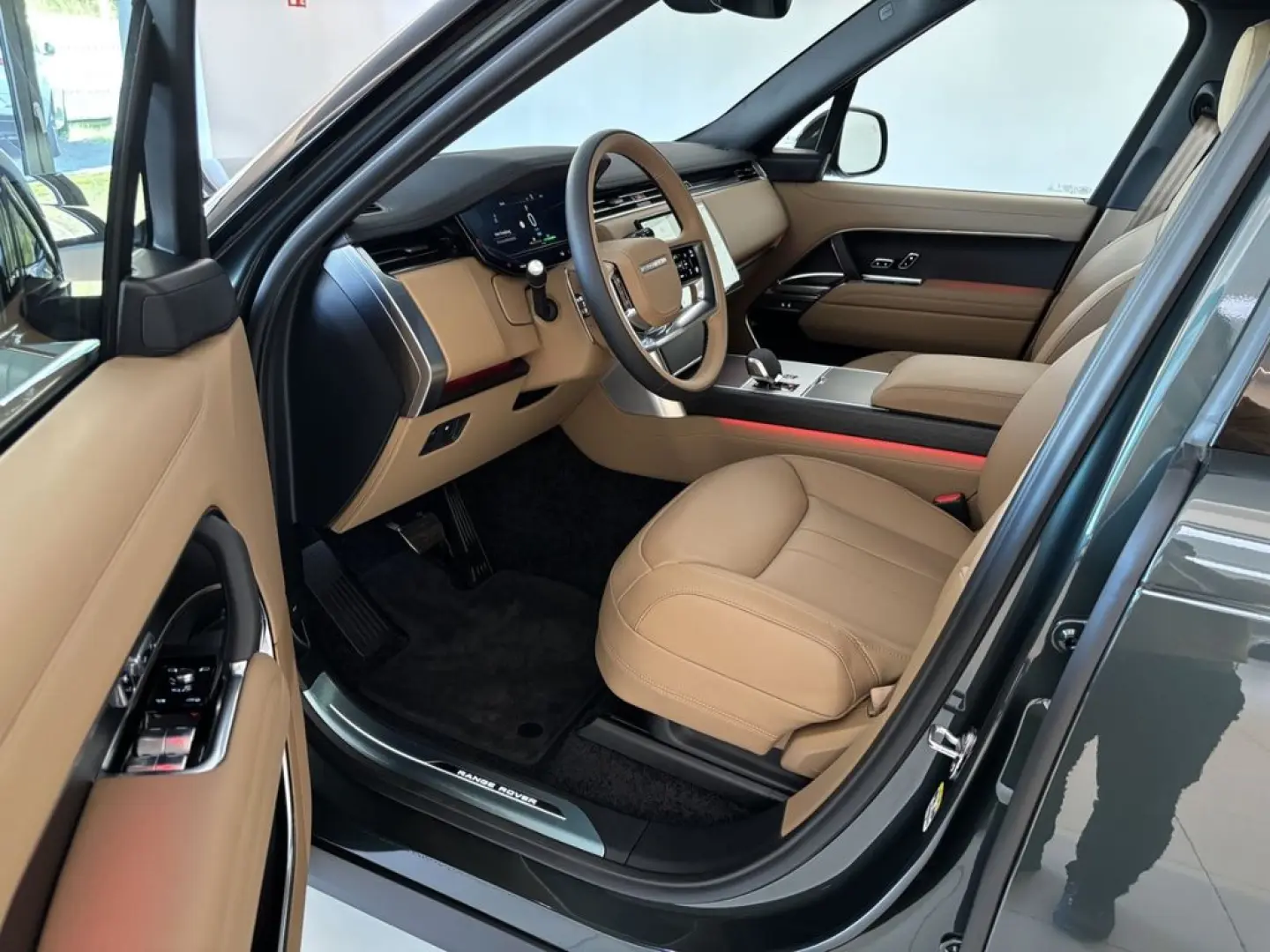 Land Rover Range Rover P460e HSE 22''LM PANO AHK BLACK-PACK