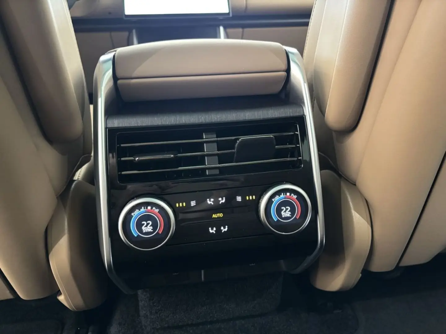 Land Rover Range Rover P460e HSE 22''LM PANO AHK BLACK-PACK