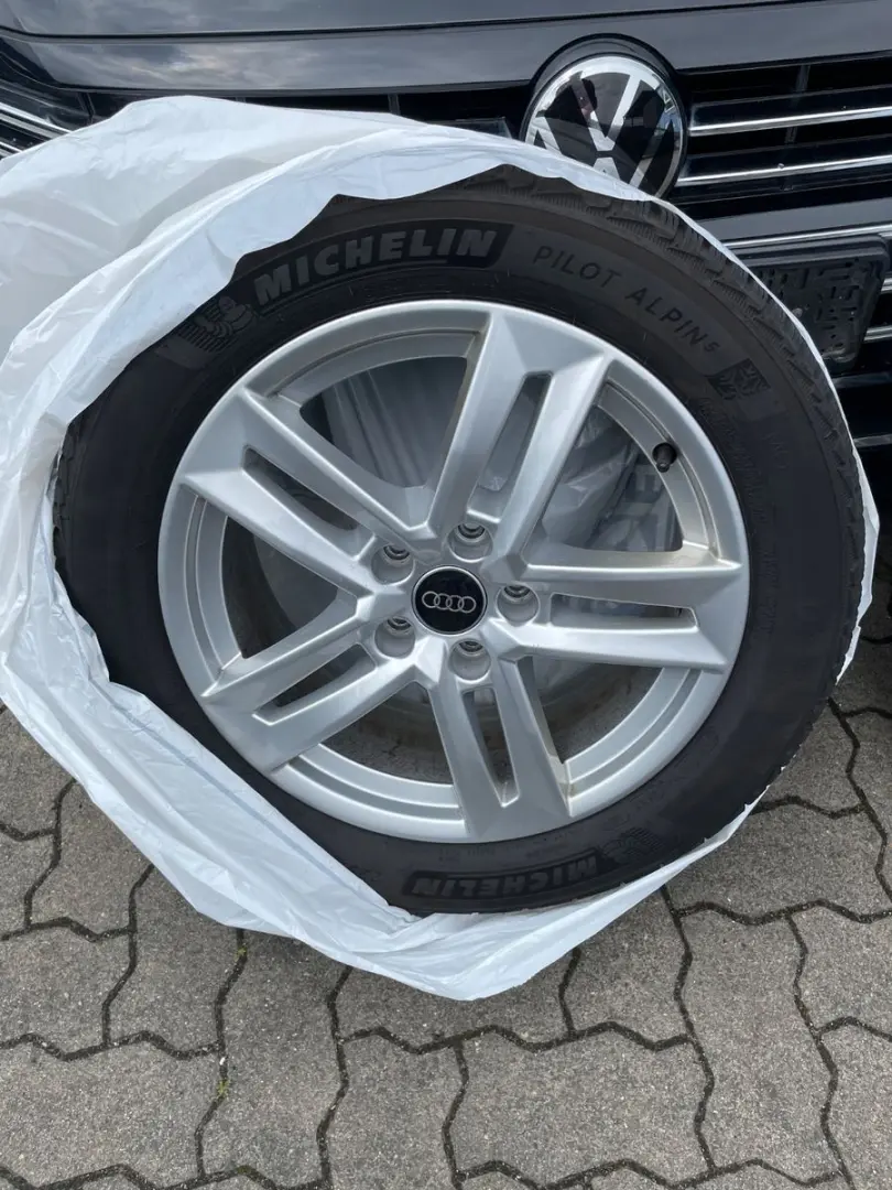 A4 Lim. 40 TDI-S Tonic-LED-Navi-PDC-8 fach Alu