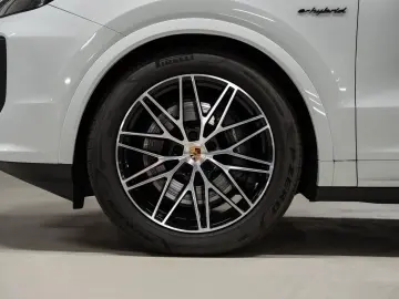 Cayenne E-Hybrid Beifahrerdisplay Massagesitze
