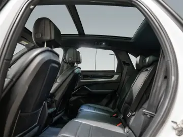 Cayenne E-Hybrid Beifahrerdisplay Massagesitze